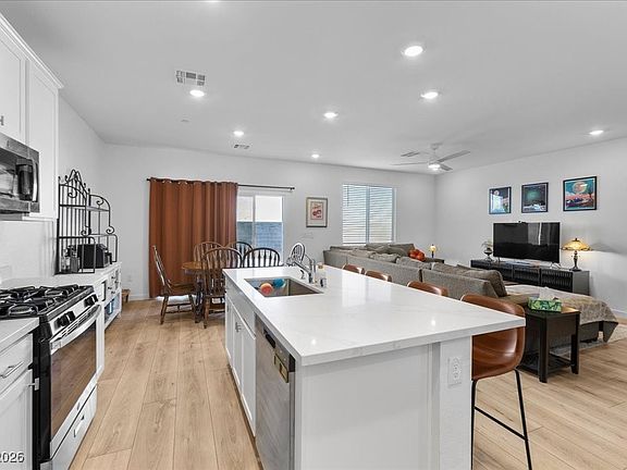 3rd image of 9804 Olivia Edge St