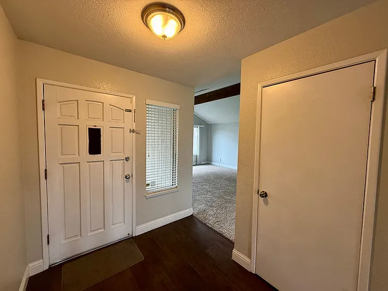 1405 Fransen Ln — Photo 6