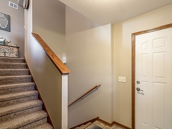 3rd image of 704 Dogleg St