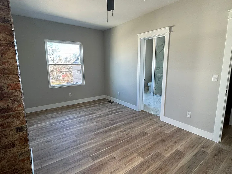 (2nd floor) Master beedroom