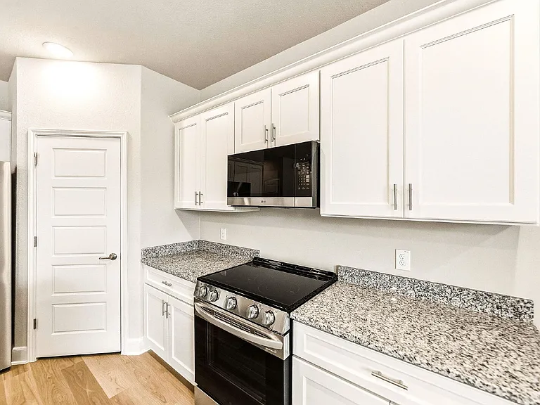 7215 Magnolia Vlg #101 — Photo 10