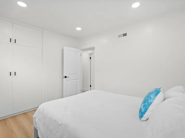 Secondary bedroom with queen bed