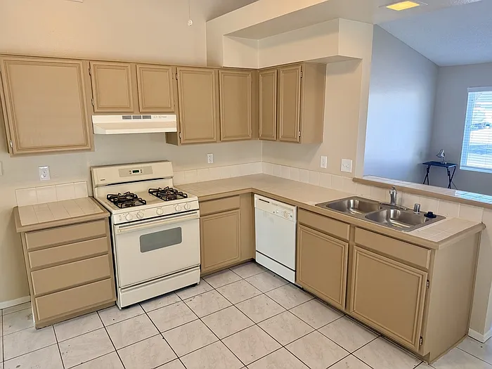 2036 Orchard Dr — Photo 10