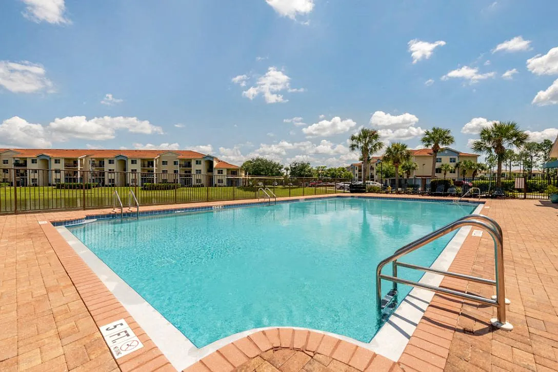Tuscan Isle Apartments — Photo 2