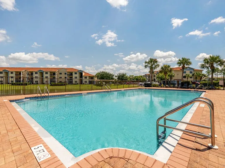 Tuscan Isle Apartments — Photo 2