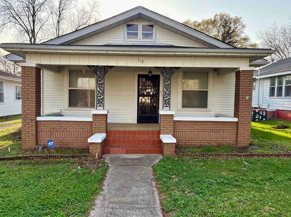 719 N Main St, Tuscumbia, AL 35674