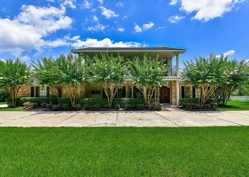 1st image of 605 Sun Park Dr