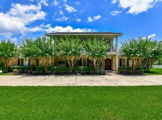 605 Sun Park Dr, Friendswood, TX 77546
