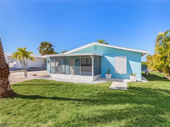 2371 Baybreeze St, Saint James City, FL 33956