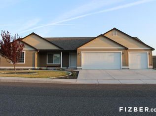 9408 Dunsmuir Dr, Pasco, WA 99301