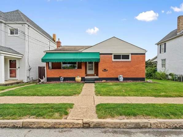 216 Emerson St, Vandergrift, PA 15690