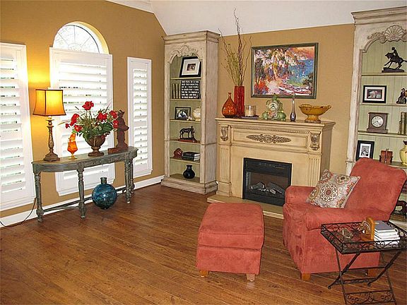 5th image of 15810 Clear Pointe Dr