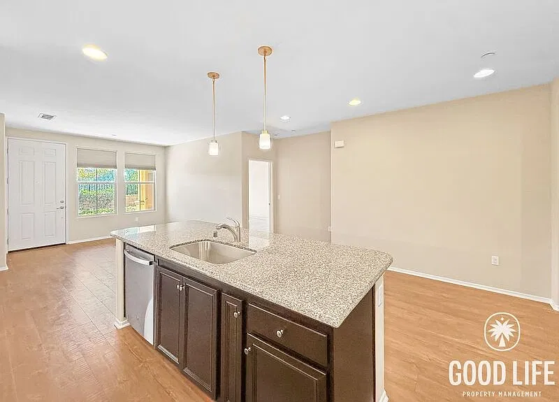 2 bed, 2.0 bath, 1161 sqft, $3,300 — Photo 3
