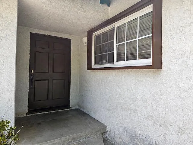 4 bed, 2112 sqft, $4,100 — Photo 2