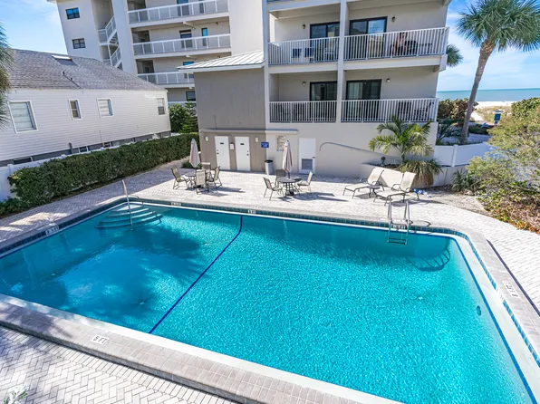 15 Glendale St #1B, Clearwater Beach, FL 33767