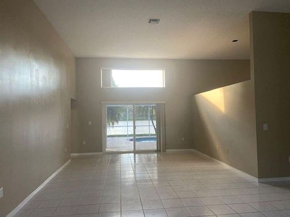 5th image of 5321 NW 44th Ave