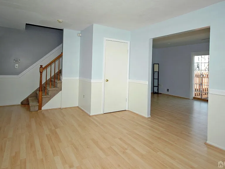 48 Astor Ct — Photo 4