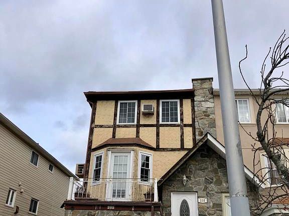 2nd image of 205 McVeigh Ave