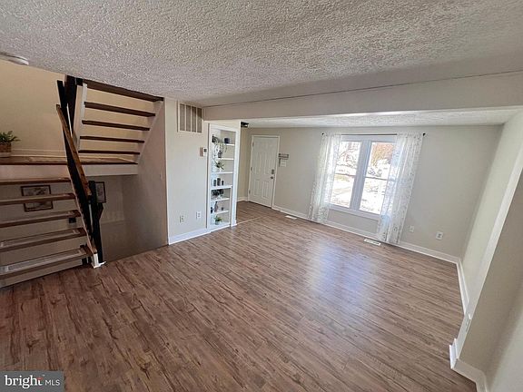 5th image of 3102 Holly Berry Ct