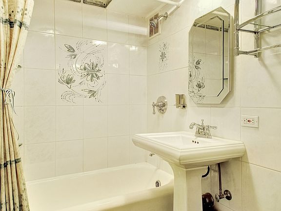 4th image of 320 E 42nd St APT 1803