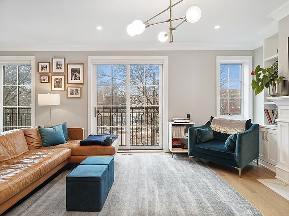 4th image of 1943 N Larrabee St #2S