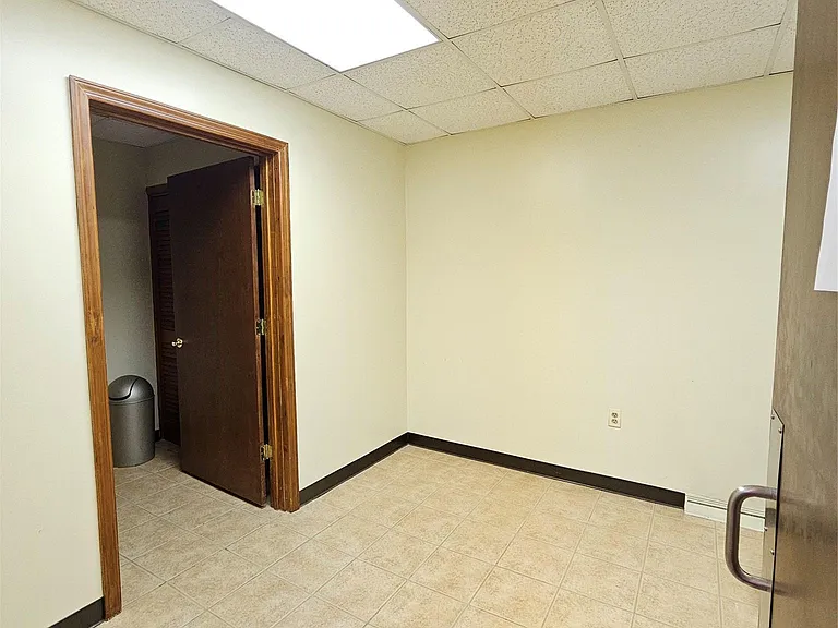 97 Fulton Ave — Photo 9