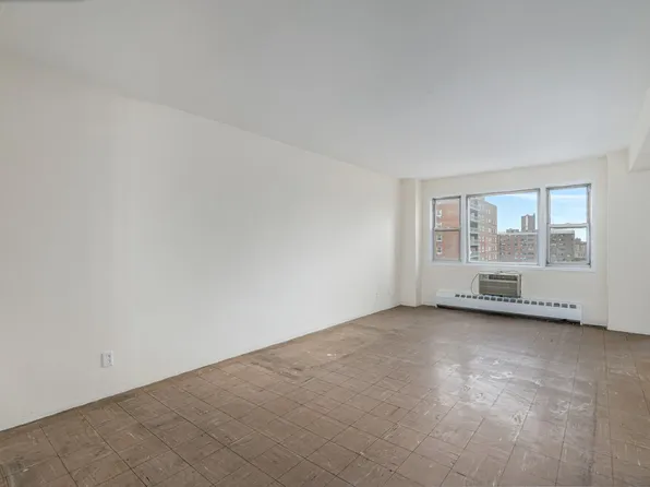 89-15 Parsons Boulevard image 12 of 17