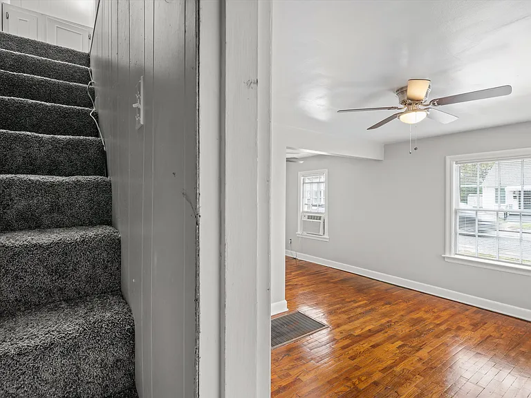 711 Goodman St — Photo 21
