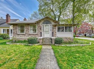 101 Chestnut Hill Dr, Rochester, NY 14617