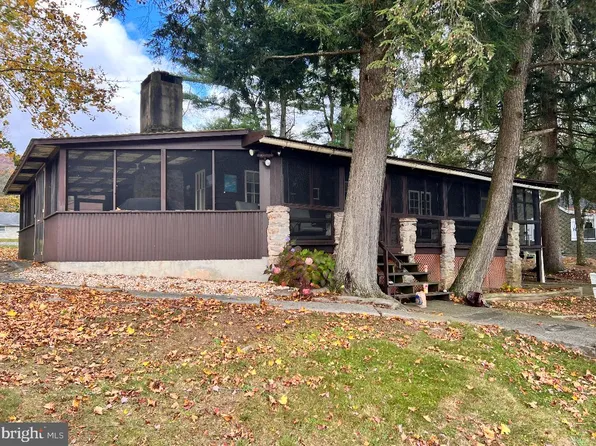128 Lakeside Dr, Fredericksburg, PA 17026