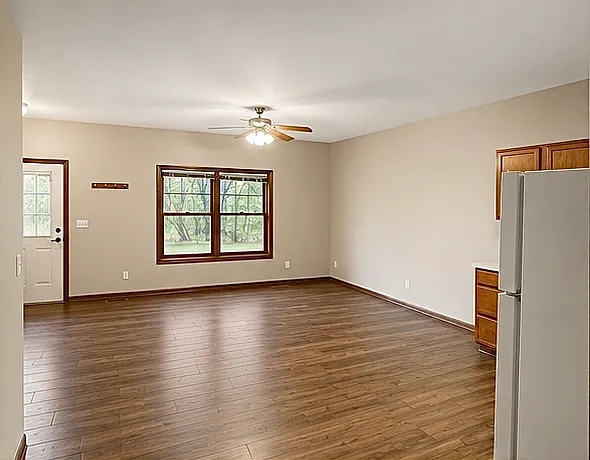 2 bed, 1000 sqft, $1,500 — Photo 2