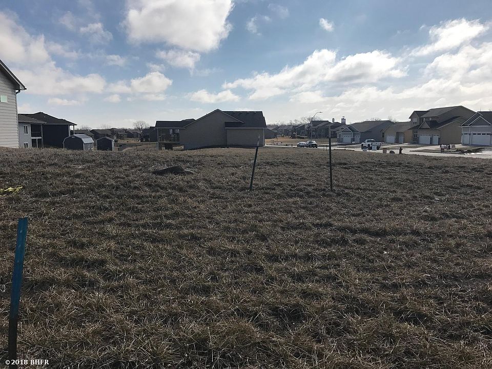 1st image of 301 NW Beechwood Dr
