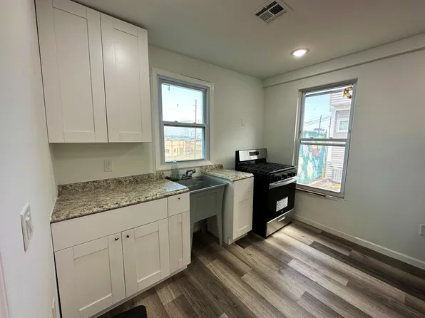 215 Lincoln Street image 13 of 17