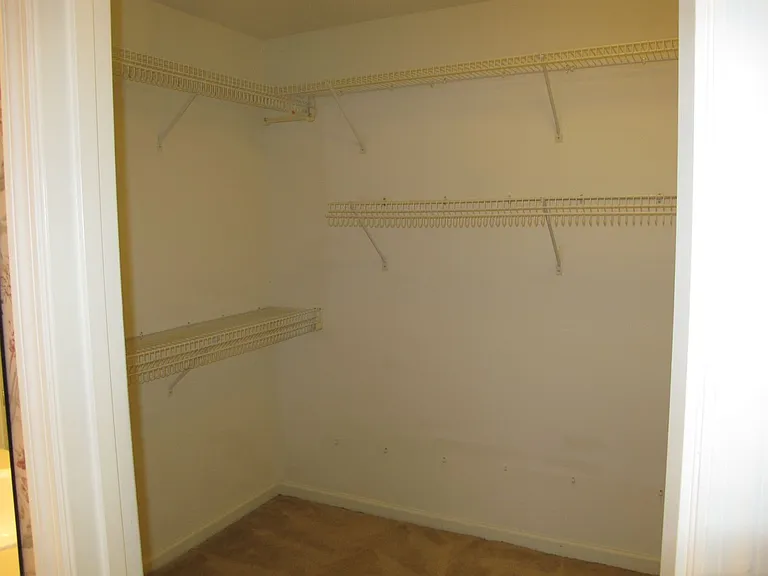 600 Surrey Ln — Photo 15