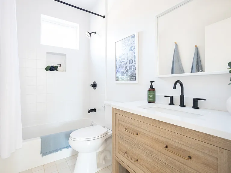 2210 3/4 Echo Park Ave — Photo 13