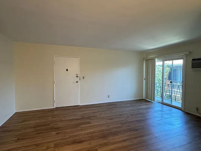 642 N. Hayworth Ave. — Photo 14