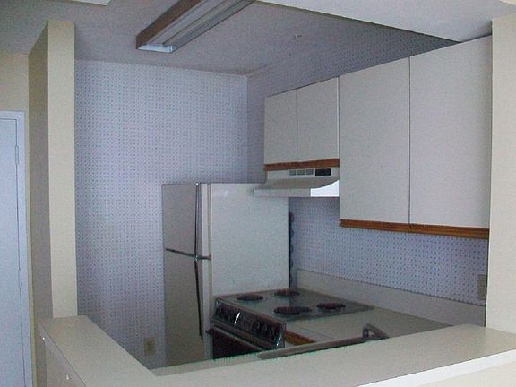 2nd image of 1600 Park Cir #205-1