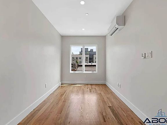 5th image of 244 Montrose Ave APT 2L
