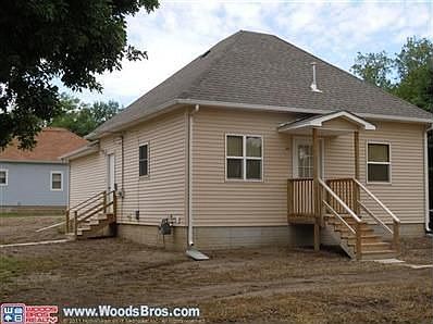 1st image of 925 N Poplar Ave