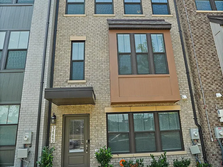 3443 Carnaby St — Photo 1