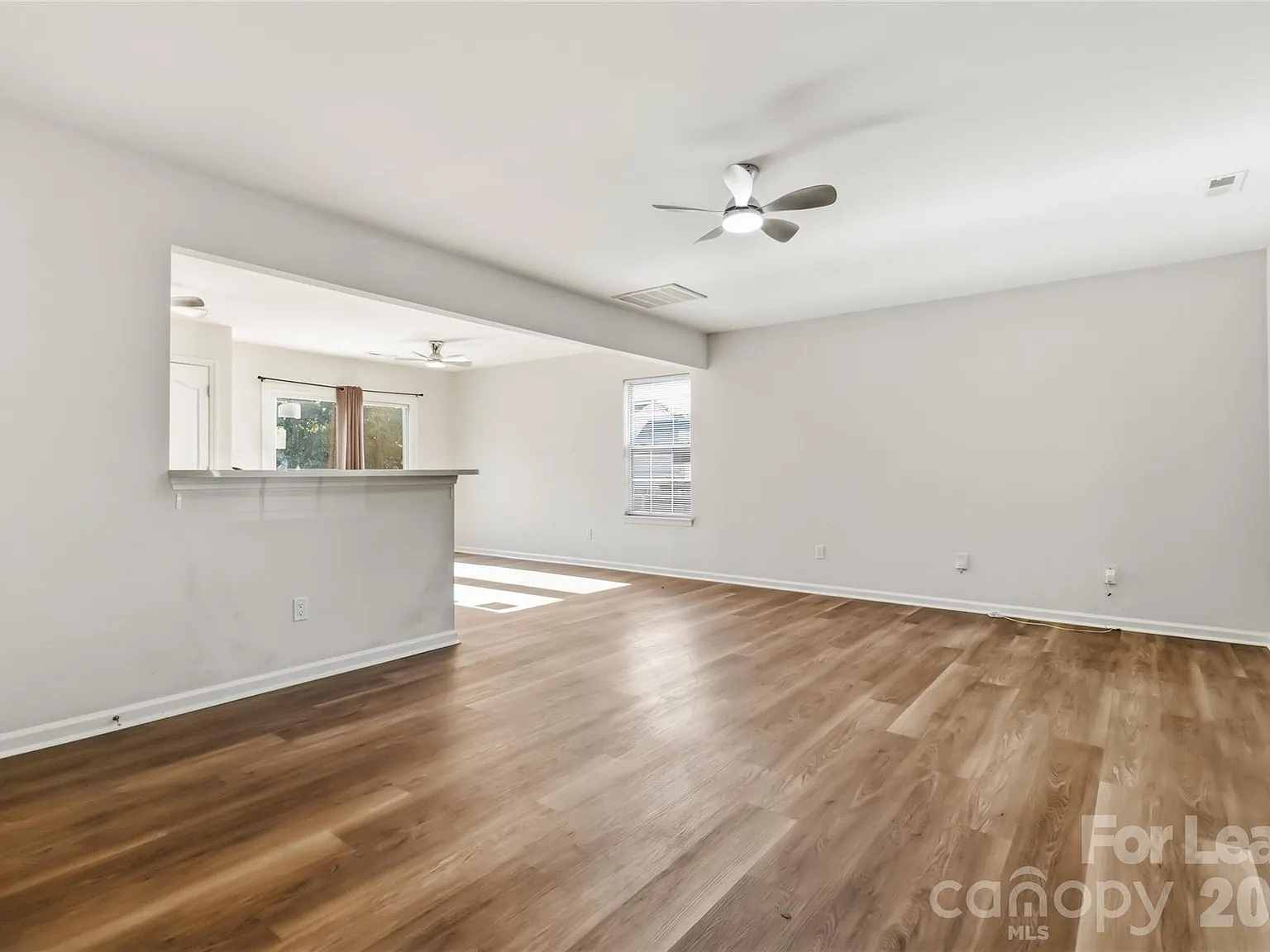 3 bed, 2.5 bath, 1568 sqft, $1,800 — Photo 4