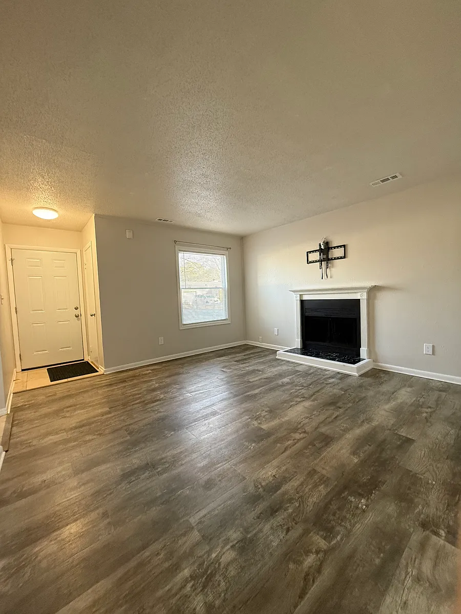 Living Space - 1415 Chickadee Ln