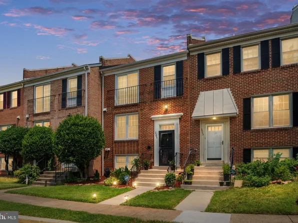 2504 Windbreak Dr, Alexandria, VA 22306
