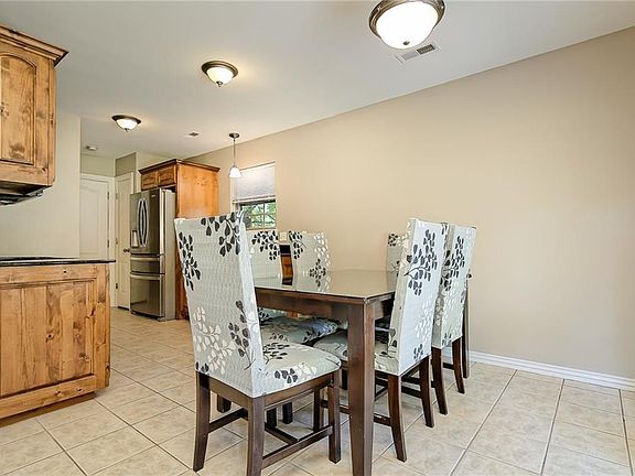 3rd image of 17 Dinton Cir