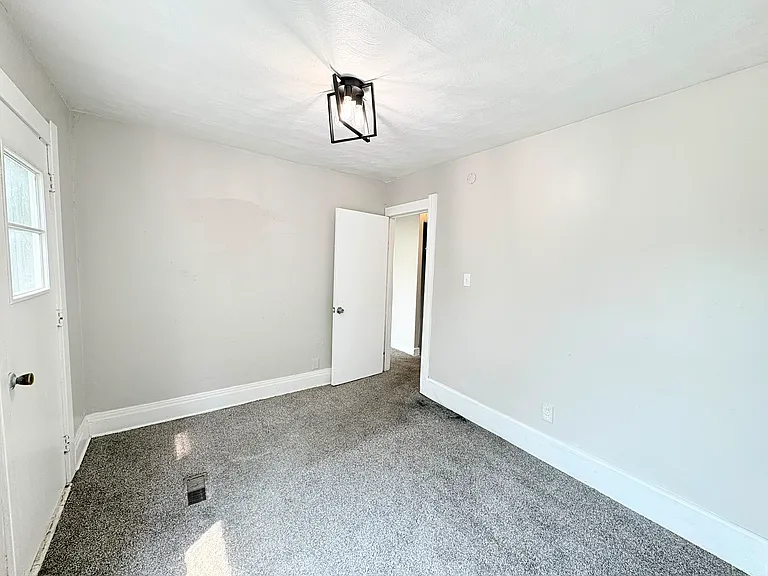 716 Clark St — Photo 13