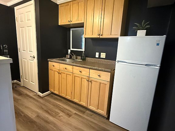 3rd image of 500 Meadow Hall Dr