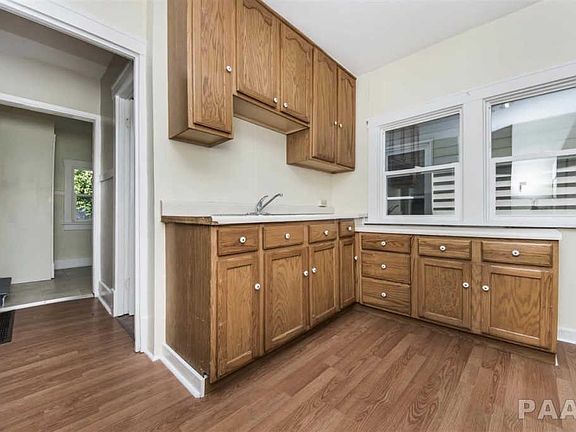 5th image of 905 E Virginia Ave