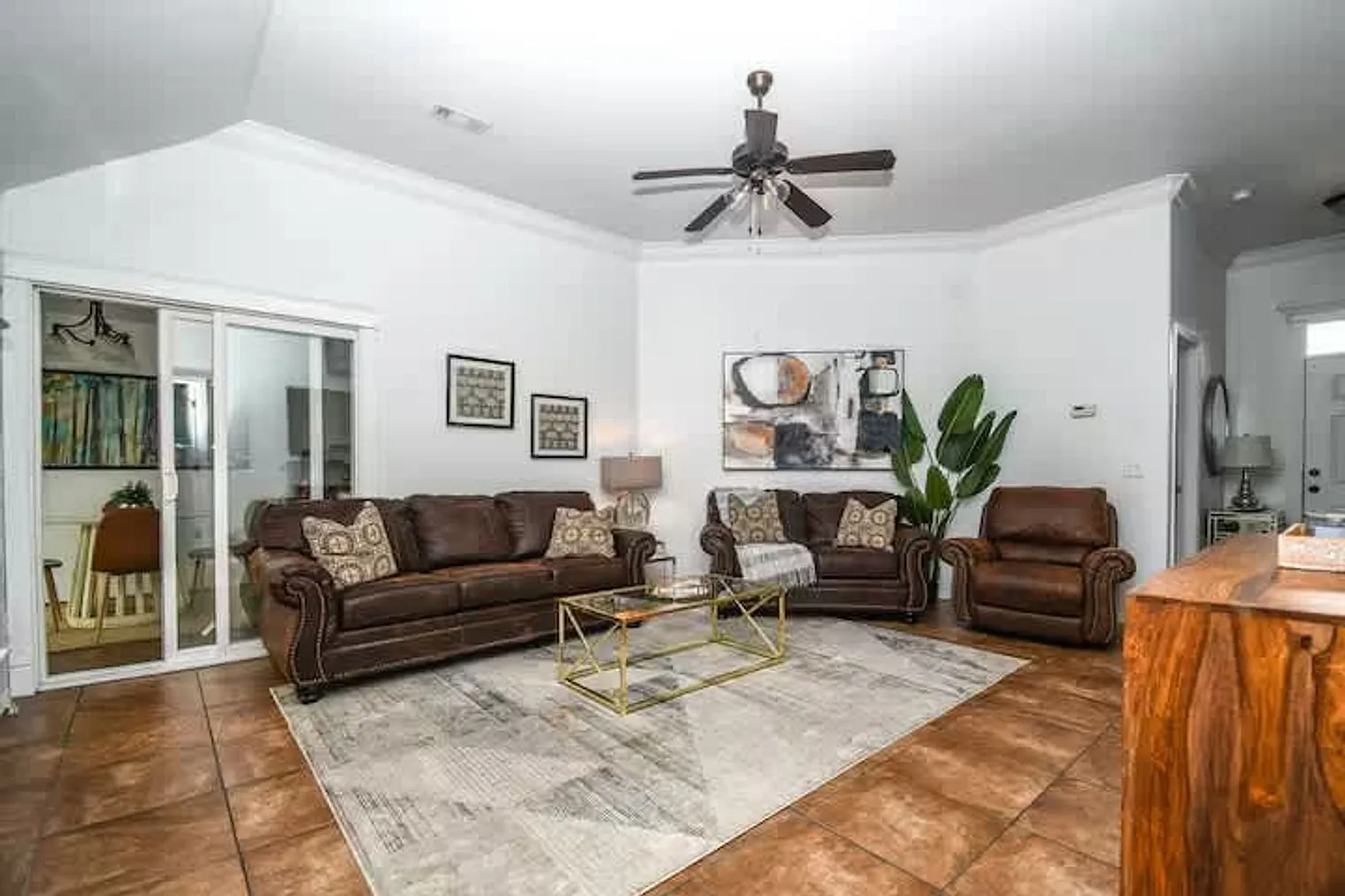 4 bed, 2.0 bath, 1560 sqft, $3,894 — Photo 2