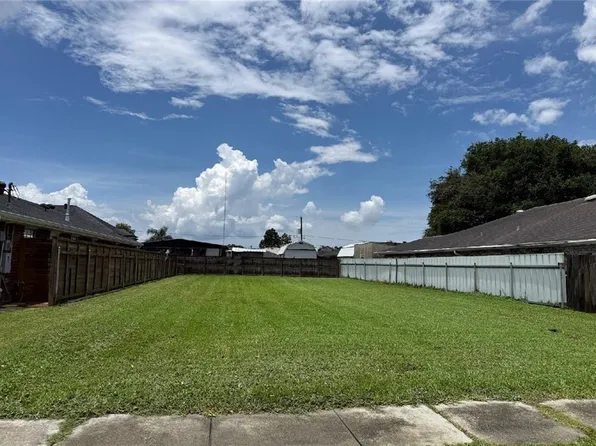 3312 Charles Ct, Chalmette, LA 70043