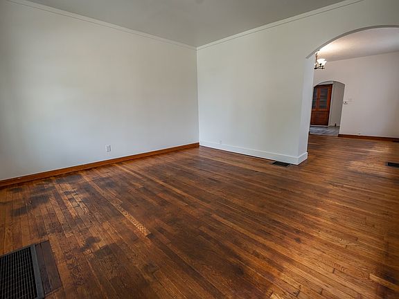 5th image of 608 E Main St